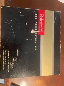 lot 1501 image: Vintage camera. Polaroid 800 Presentation set