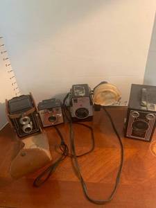 lot 1508 image: Vintage cameras. Brownie. Imperial and Spartaflex