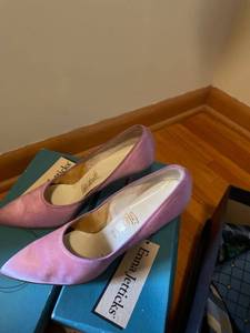 lot 1517 image: Size 10 high heels and a box of ties