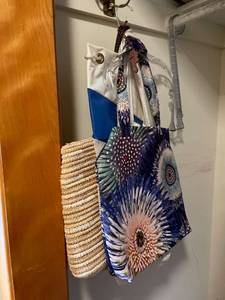 lot 1521 image: Various bags