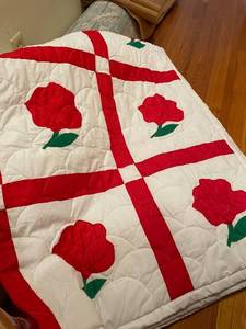 lot 1525 image: Twin () size quilt