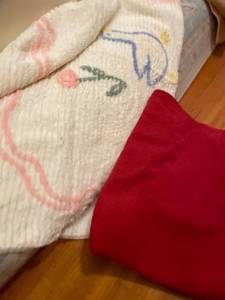 lot 1526 image: Chenille baby spread and large red blanket