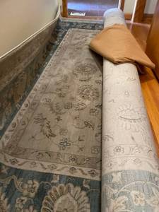 lot 1530 image: 280 x 380 Kashan rug with rubber mat