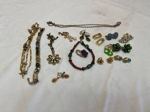 lot 1913 image: Ladies jewelry
