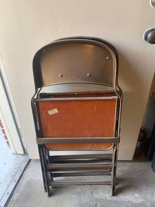 lot 3500 image: 2 Metal folding chairs
