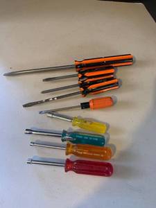 lot 3510 image: Miscellaneous screwdrivers and nut drivers