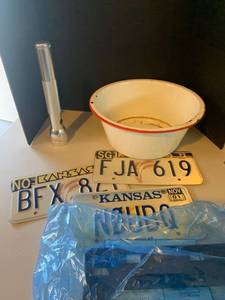 lot 3520 image: Enamel pot(6 x 13.5), license plates, plate holder and flashlight