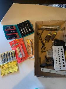 lot 3525 image: Miscellaneous drill bits, chisel and more. Craftsman Makita