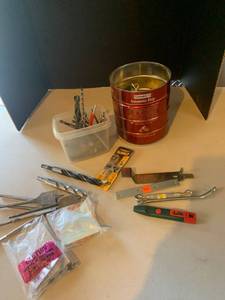 lot 3528 image: Miscellaneous tools. Drill bits and various screws and nails