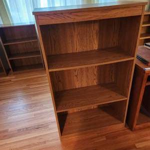 lot 1011 image: 3 shelf bookcase 48 x 28 x 12