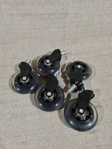 lot 51237 image: Lot Of Casters