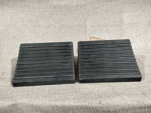 lot 51250 image: Pair Of Chalk Blocks