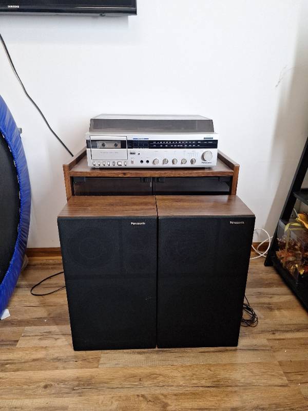 Panasonic Turn Table with Pair of SB-777 Speakers | Overland Park