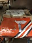 KING JACK DIGITAL HDTV ANTENNA  FOR HOME OR RV USE  NEW WITH DISTRESSED BOX