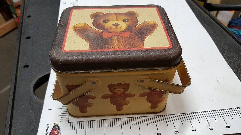 lot 6881 image: Teddy Bear pick nick basket decorative and collectable tin
