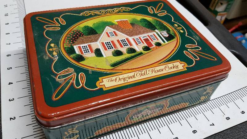 lot 6926 image: Nestle Toll House collectable tin