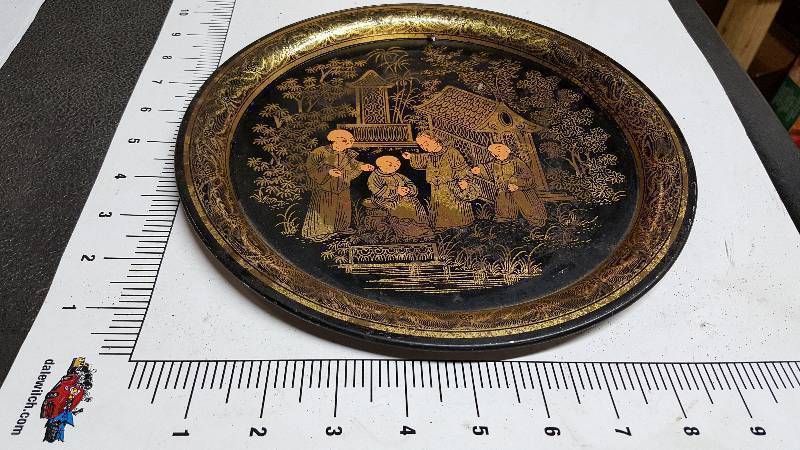 lot 6929 image: Collectable tin serving tray