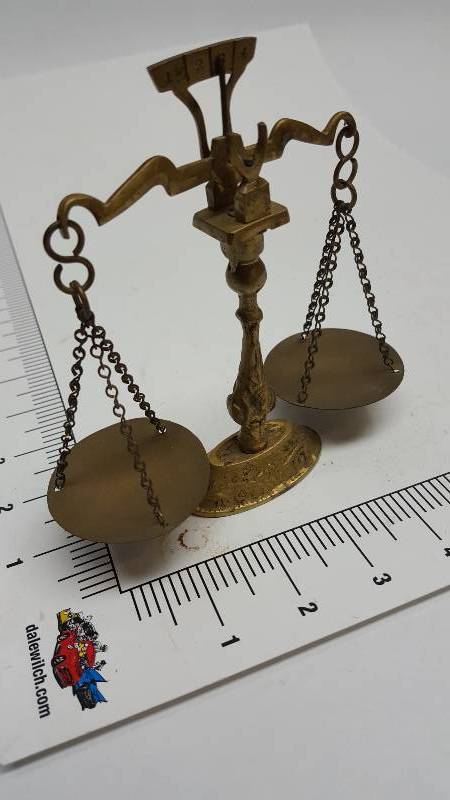 lot 6586 image: Its brass and looks like a small pot scale.  More for decoration that weighing something