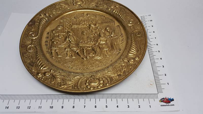 lot 6588 image: Brass decorative serving tray or wall hanger