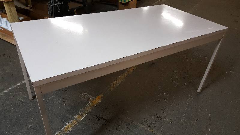 lot 6552 image: All metal and in flawless shape is this 60 X 30 X 29 tall office or work space table