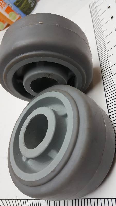 lot 6807 image: New pair (2) of serious heavy duty warehouse 4 OD X 2-18 section width X 1-316 ID axle hole