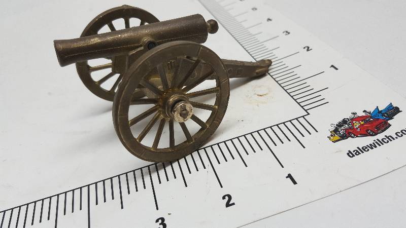 lot 6567 image: Really small brass cannon for your desk top as a paper weight