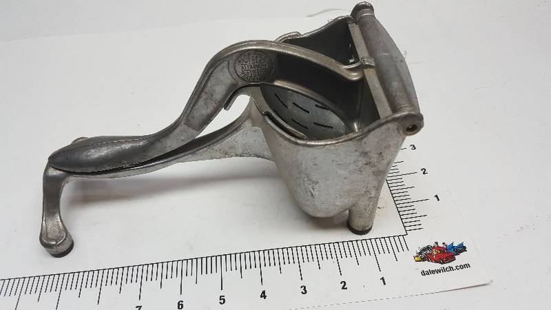 lot 6531 image: Vintage Alcoa Wear Ever Aluminum Metal Juicer Squeezer Juice Press With Strainer in excellent shape