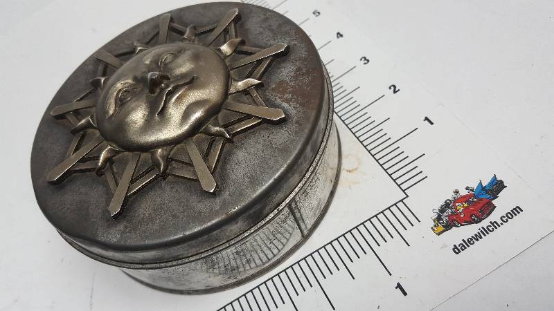 lot 6538 image: Sun burst on the top of this candy or what ever tin storage can