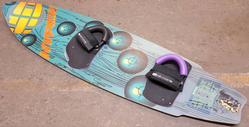 lot 6848 image: A like new condition HO Skis Hyper Lite S Slalom board with the old original box, 3 keels, hardware for attaching