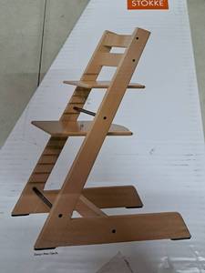 lot 5568 image: Stokke ChairBooster Seat