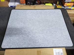 lot 2422 image: Innovative Bits & Pieces Puzzle Assembly Mat 34X26