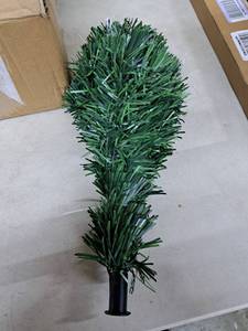 lot 5573 image: Small Christmas Tree Decoration