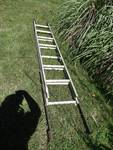 Aluminum extension ladder