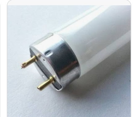 lot 320094 image: Ge 18 Plant &Aquarium Light Bulb F15 T8 Flourescente 700 Lumens Warm Tone