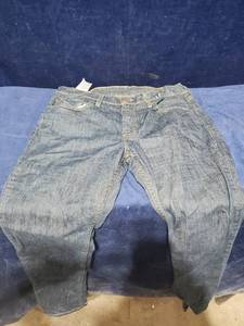 lot 54392 image: Levi Jeans 33x30