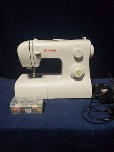 lot 54429 image: Singer Tradition Sewing Machine