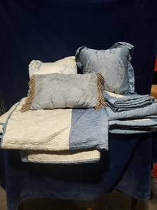 lot 54468 image: Pillows Comforters And More