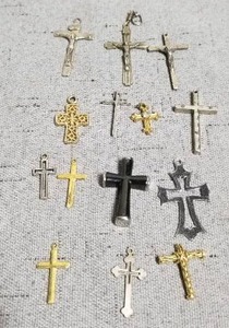 lot 51328 image: Large Lot Of Cross Pendants