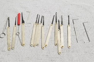 lot 51343 image: Lock Picking Kit