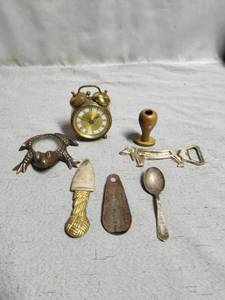 lot 51356 image: Lot Of Small Trinkets