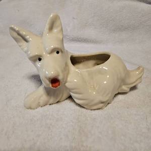 lot 50 image: Dog Planter