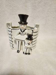 lot 53 image: Vintage Planter