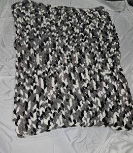 lot 66 image: Handmade Black and White Big Yarn Throw 46 in x 58 in