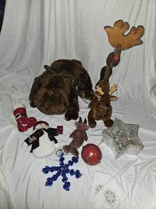 lot 76 image: Christmas Decor