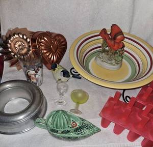 lot 92 image: Misc kitchenware