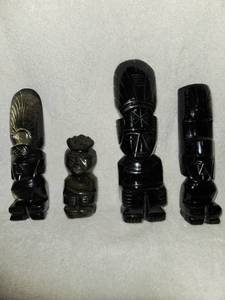 lot 104 image: 4 Obsidian tiki carvings