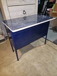 lot 106 image: Childs desk