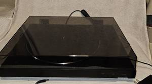 lot 121 image: Sony Bluetooth turntable