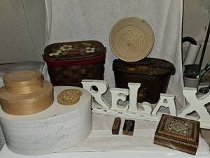 lot 130 image: wooden items