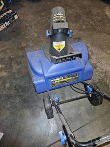 lot 137 image: Kobalt electric snow blower working